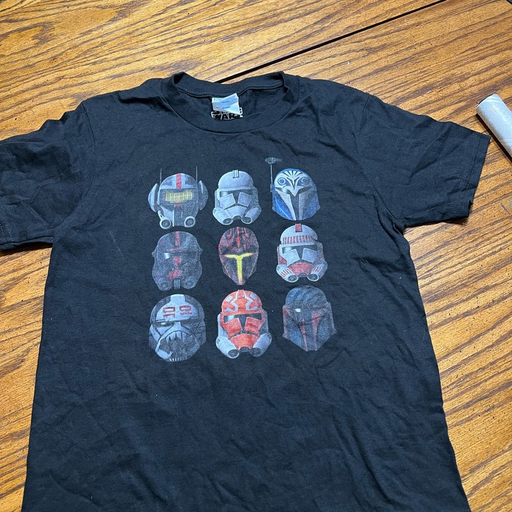 Star Wars Black T-Shirt with Character Helmets M0084